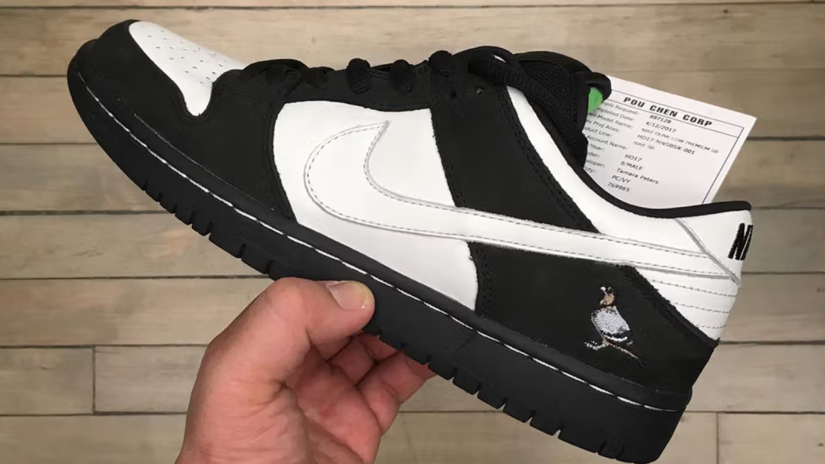 10 đôi sneaker đắt nhất được bán tại cuộc đấu giá 'HEAT' (Phần 2) Hinh anh 2: 10 doi sneaker dat nhat duoc ban tai cuoc dau gia 'HEAT' (Phan 2)