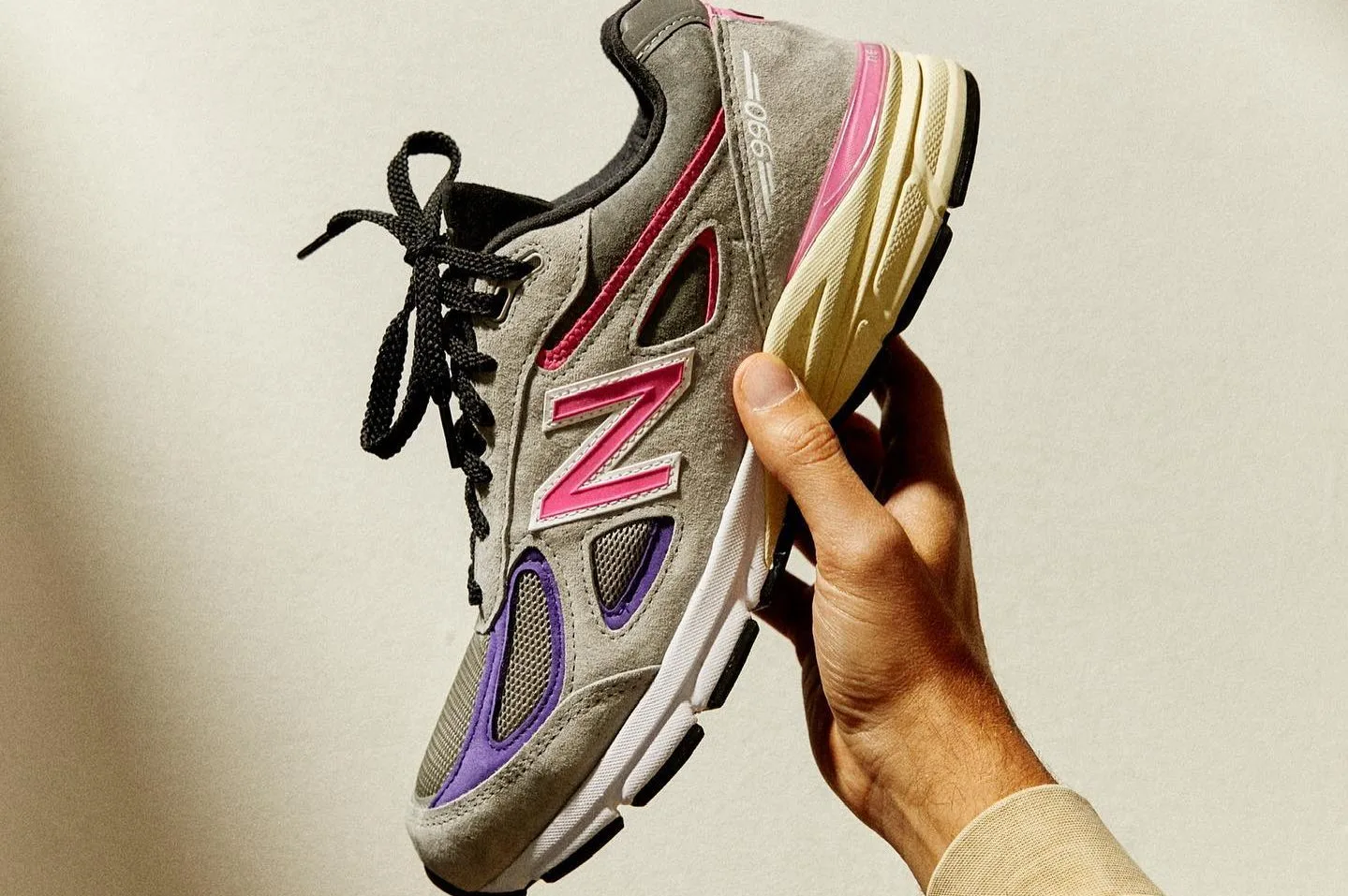 Hinh anh 5: New Balance 990: Su ket hop tuyet voi giua chat luong va phong cach