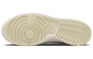 Giay Nike Dunk Low SE 'Easter' FJ4641-536