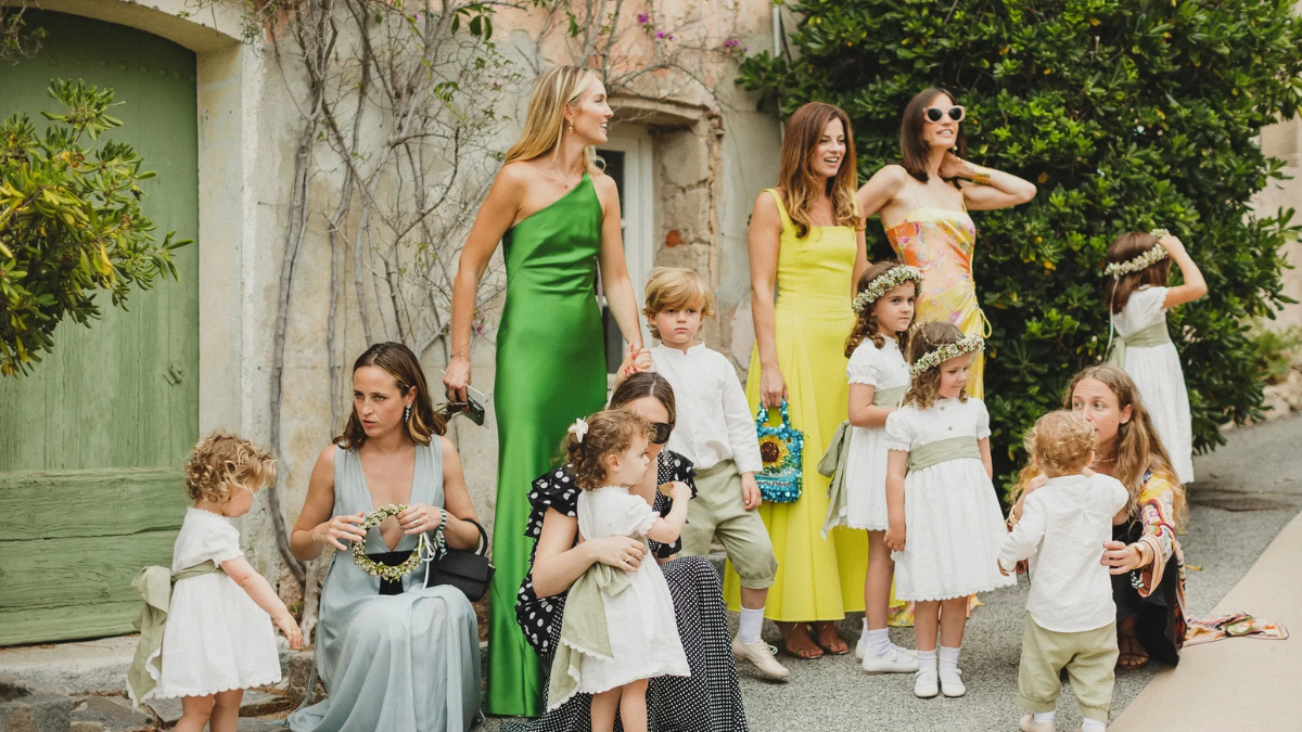 Đám cưới mùa hè: Những trang phục lý tưởng khi dự tiệc (Phần 1) Hinh anh 1: Dam cuoi mua he: Nhung trang phuc ly tuong khi du tiec (Phan 1)