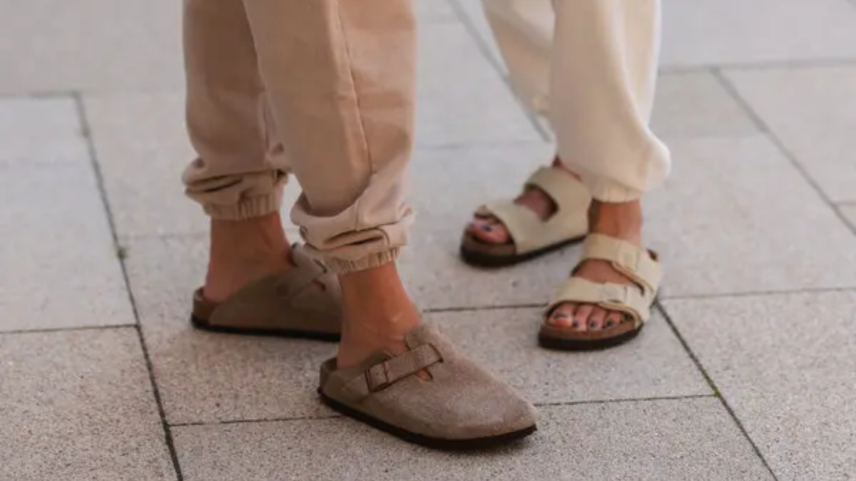 Hinh anh 1: Dau la 5 mau giay slip-on va slide hoan hao cho mua he 2023 nay?