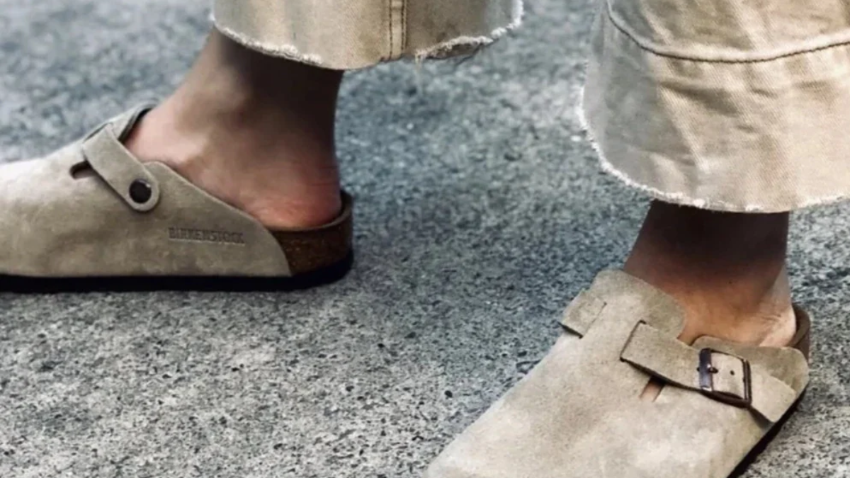 Hinh anh 4: Dau la 5 mau giay slip-on va slide hoan hao cho mua he 2023 nay?