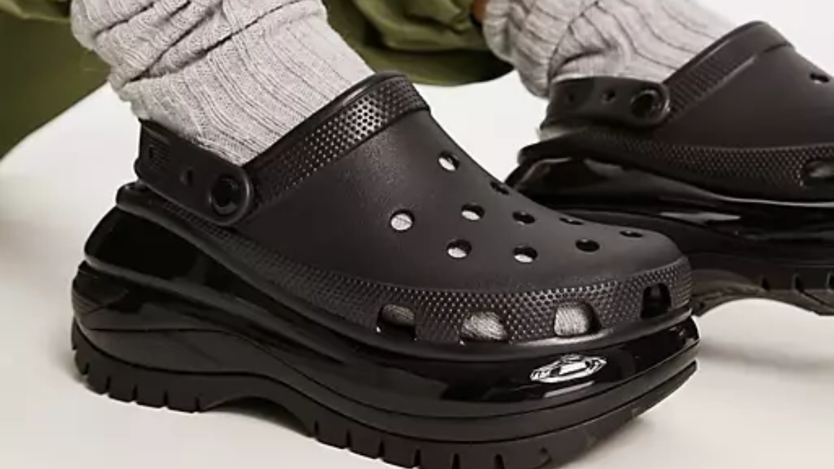 Hinh anh 5: Dau la 5 mau giay slip-on va slide hoan hao cho mua he 2023 nay?