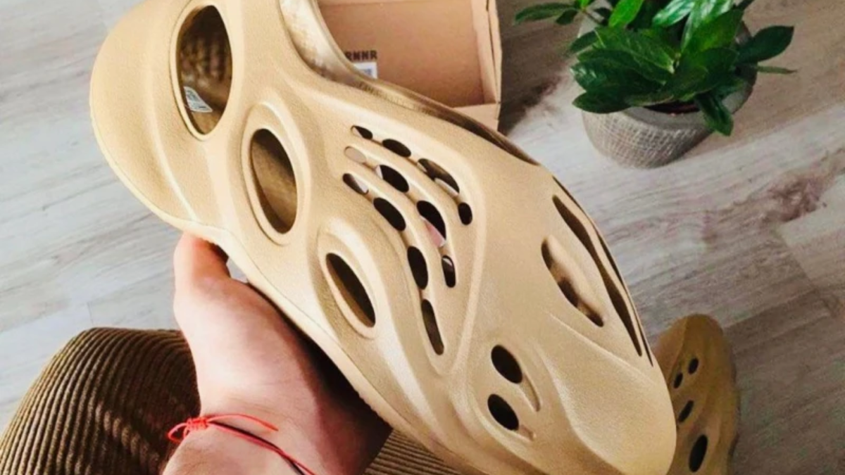 Hinh anh 7: Dau la 5 mau giay slip-on va slide hoan hao cho mua he 2023 nay?