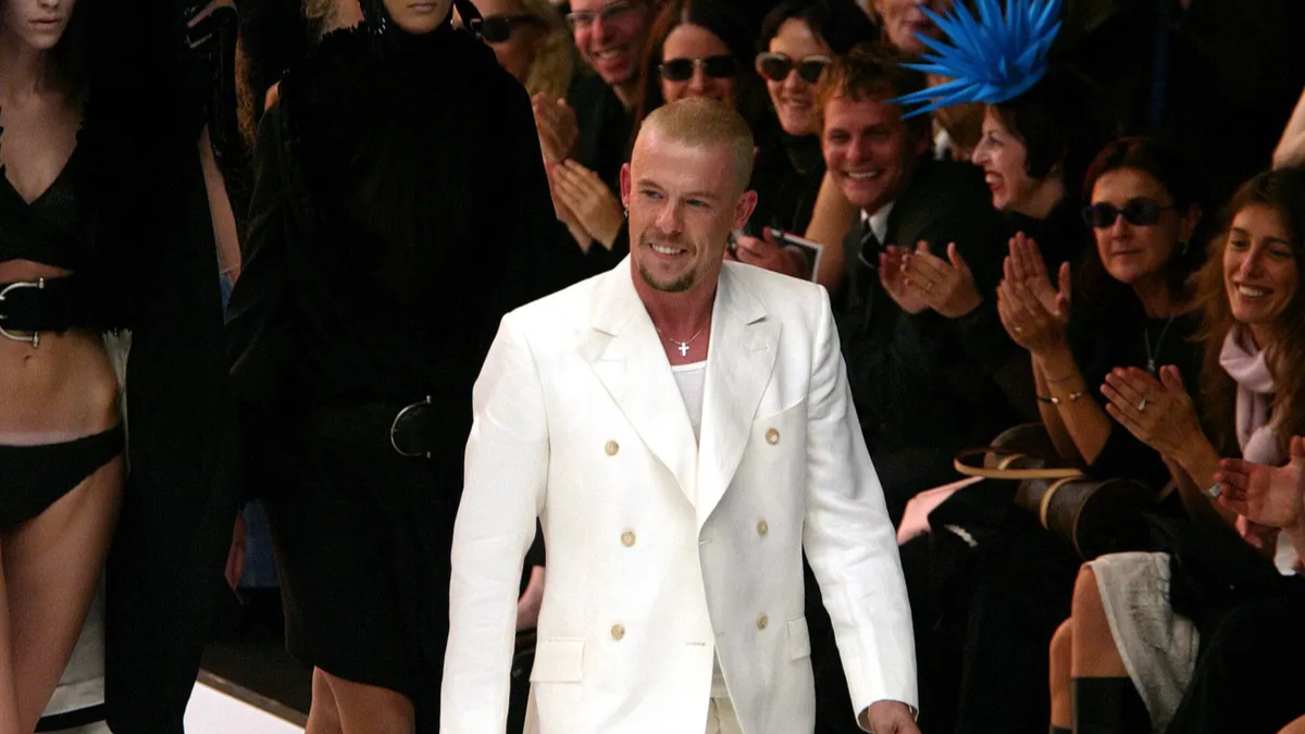 Hinh anh 3: Nhung dieu can biet truoc khi mua giay Alexander McQueen