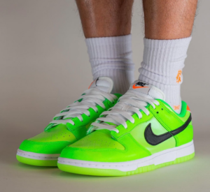 Giay Nike Dunk Low SE 'Splash Volt' FJ4610-702