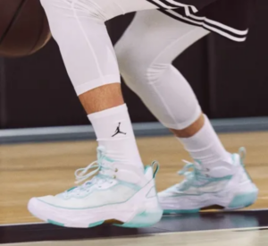 Giay Nike Air Jordan 37 'Guo Ailun' DX3381-173