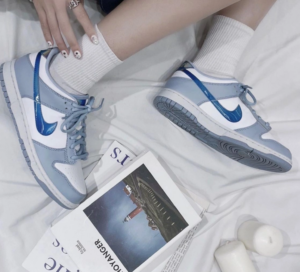 Giay Nike Dunk Low 'Blue Lenticular' FJ4668-400