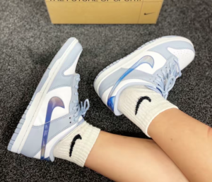 Giay Nike Dunk Low 'Blue Lenticular' FJ4668-400