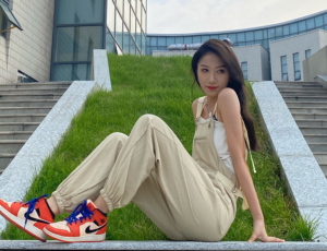 Giay Nike Air Jordan 1 Mid SE GS 'Team Orange' BQ6931-800