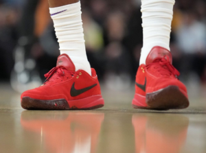 Giay Nike LeBron 20 'Liverpool' DV1193-600