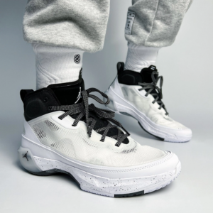 Giay Nike Jordan 37 'Oreo' DV0747-108