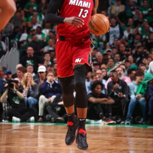 Giay Nike Air Jordan 37 'Bred' DQ4122-007