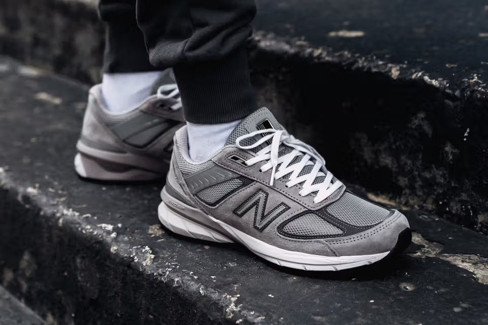 Hinh anh 3: So sanh diem khac nhau cua New Balance 2002R, 990, 1906R va 992