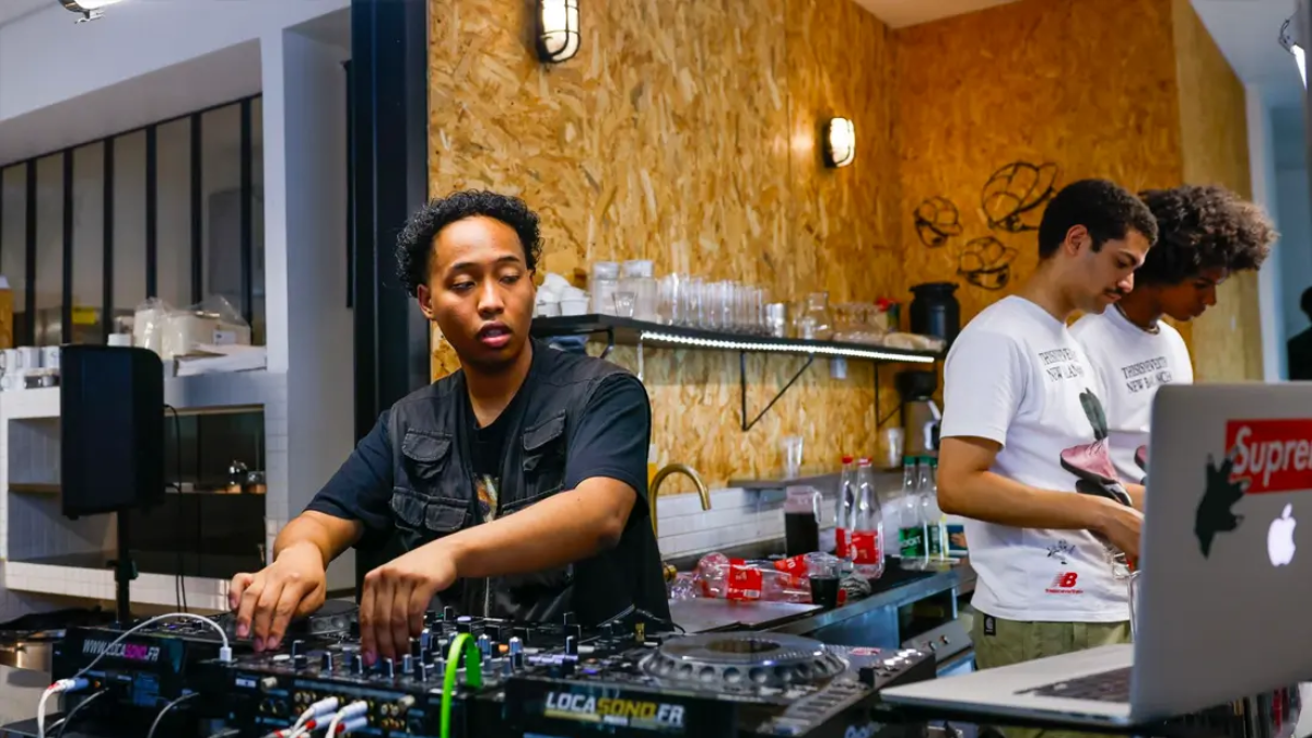 Hinh anh 1: Tang nhiet cung sneaker tai Tuan le Thoi Trang Paris (Phan 1)