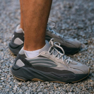 Giày Yeezy 700 Chính Hãng