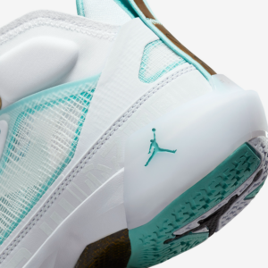 Giay Nike Air Jordan 37 'Guo Ailun' DX3381-173