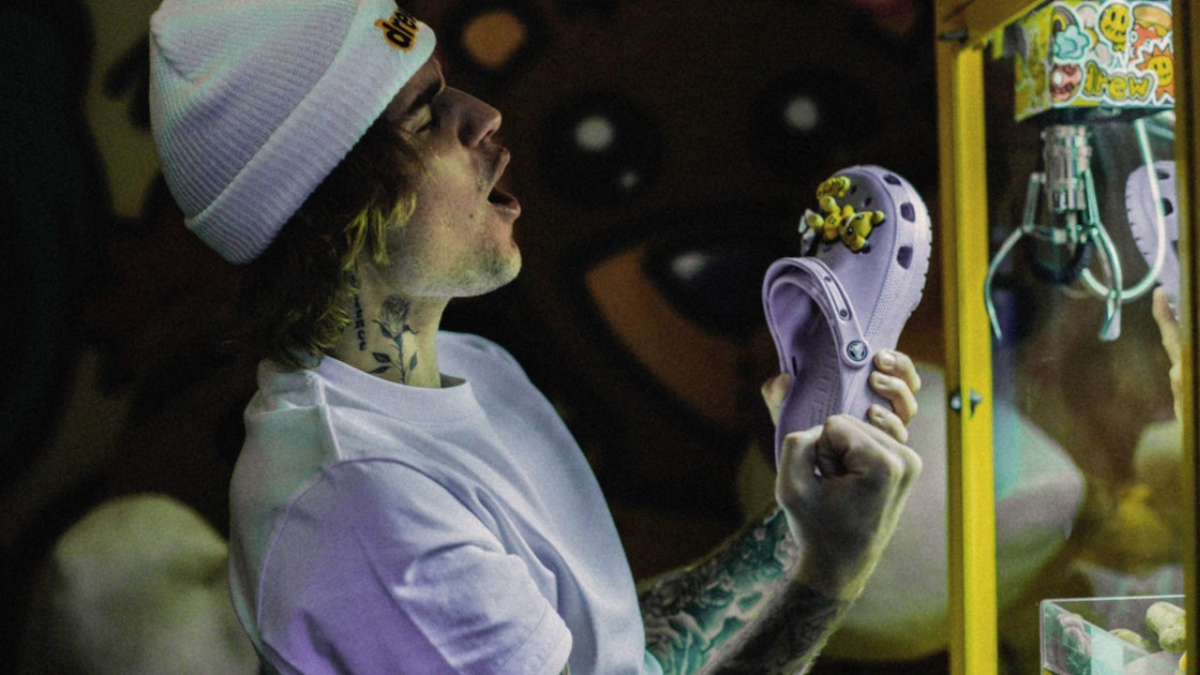 Hinh anh 7: 5 phien ban Collab dang mua nhat cua dep Crocs mua he nay