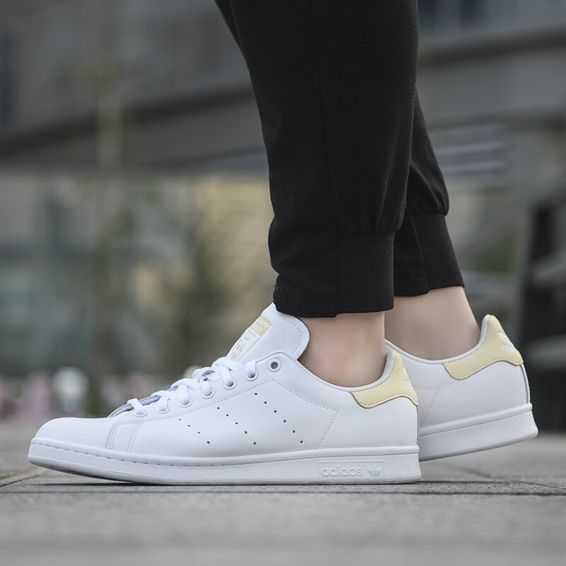 Những điều bạn cần biết về mẫu giày Adidas Stan Smith Hinh anh 7: Nhung dieu ban can biet ve mau giay Adidas Stan Smith