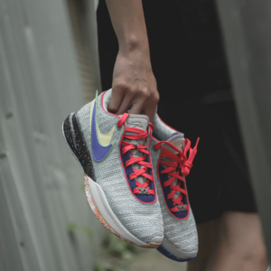 Giay Nike LeBron 20 EP 'Nike Lifer' DJ5422-002