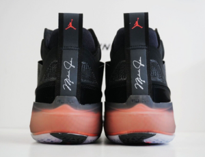 Giay Nike Jordan 37 'Black Hot Punch' DD6958-091