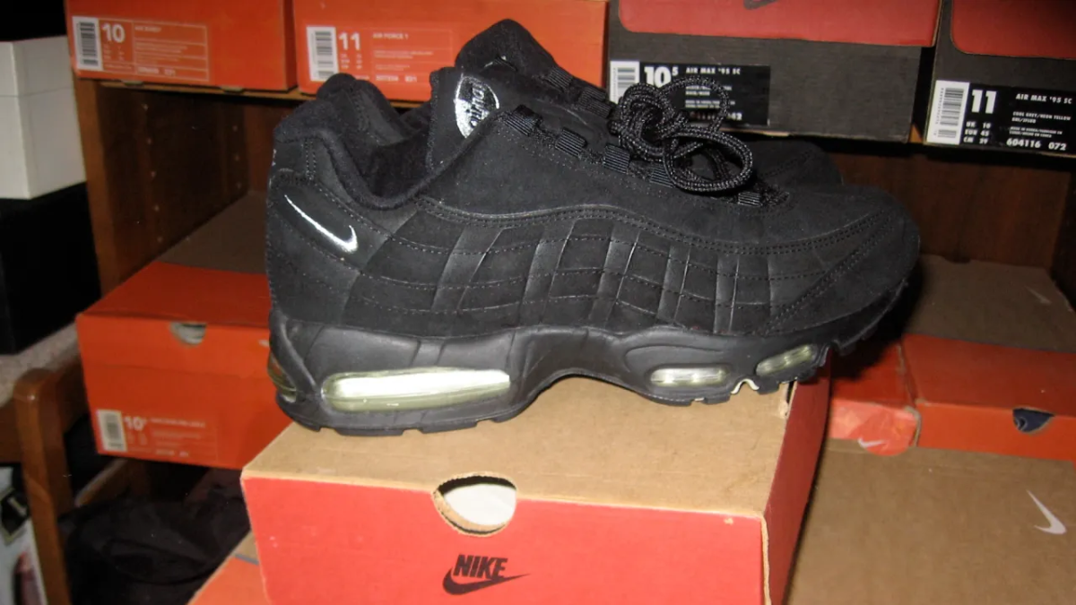 Hinh anh 2: Chiem nguong cac phien ban khac nhau Nike Air Max 95 "Triple Black"