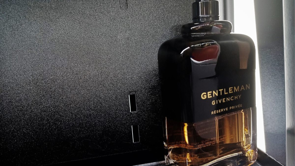 Hinh anh 8: 10 chai nuoc hoa nam luu huong lau nhat ma ban nen thu (Phan 1)