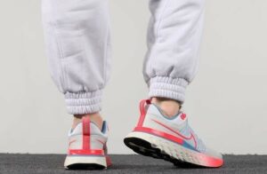 Giay Nike React Infinity Run Flyknit 2 'Sail Racer Pink' DJ5191-164