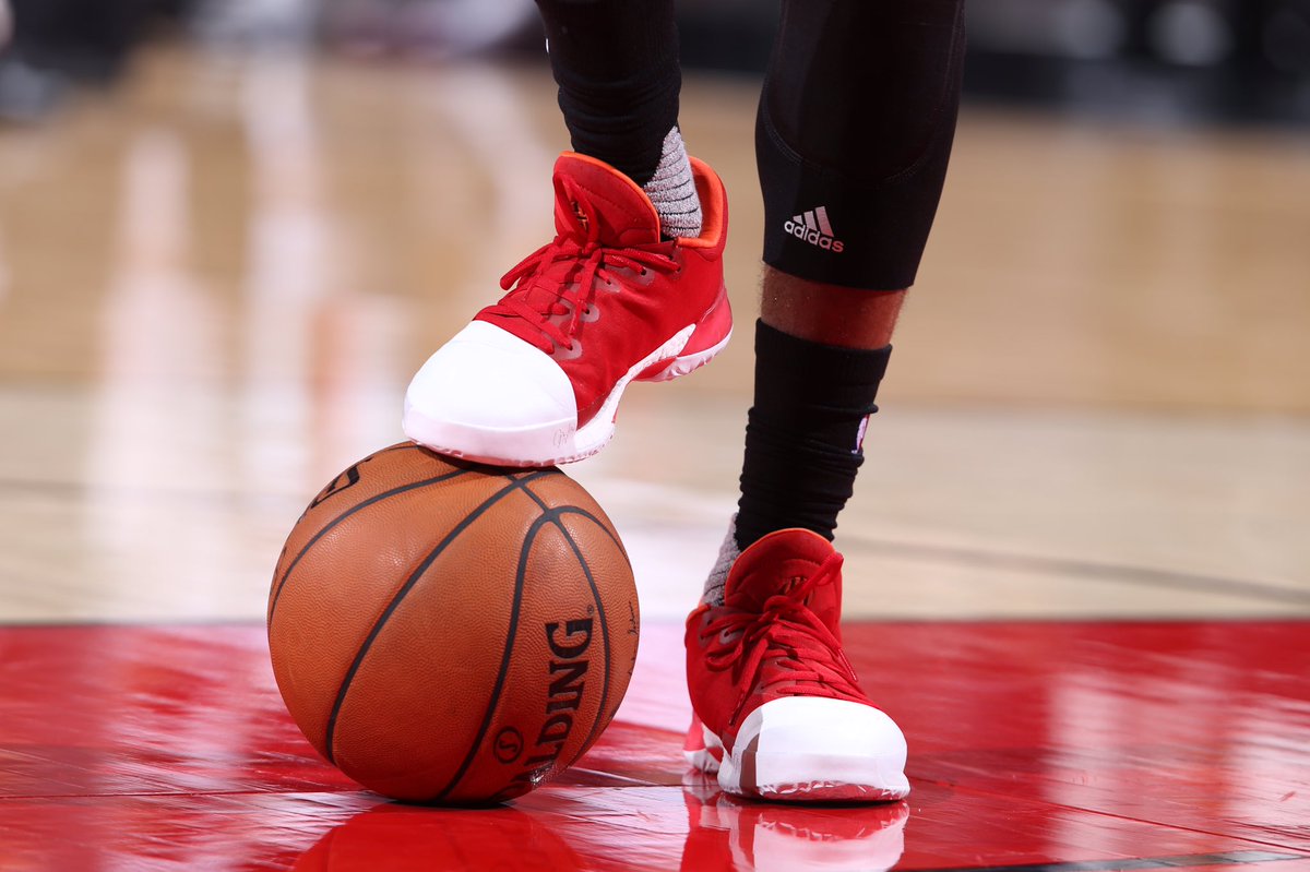 Adidas Harden: Sự hòa quyện giữa phong cách và hiệu suất vượt trội Hinh anh 5: Adidas Harden: Su hoa quyen giua phong cach va hieu suat vuot troi
