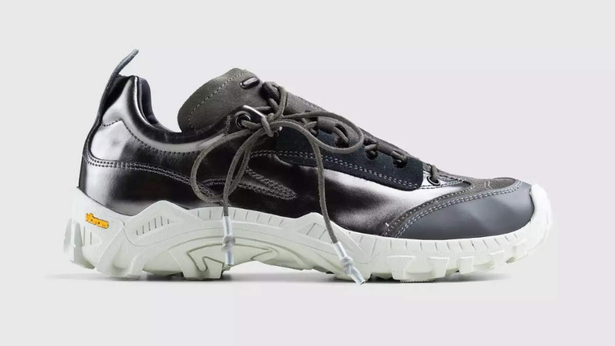 Hinh anh 11: Danh bong vong quay Sneaker cua ban voi 12 doi giay bac nay