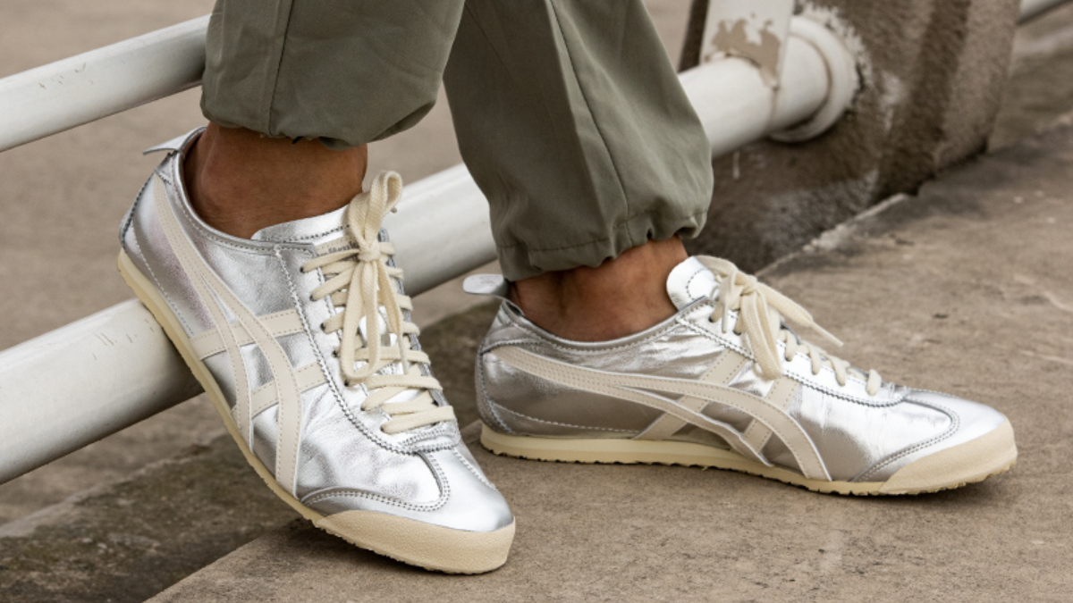 Hinh anh 6: Danh bong vong quay Sneaker cua ban voi 12 doi giay bac nay