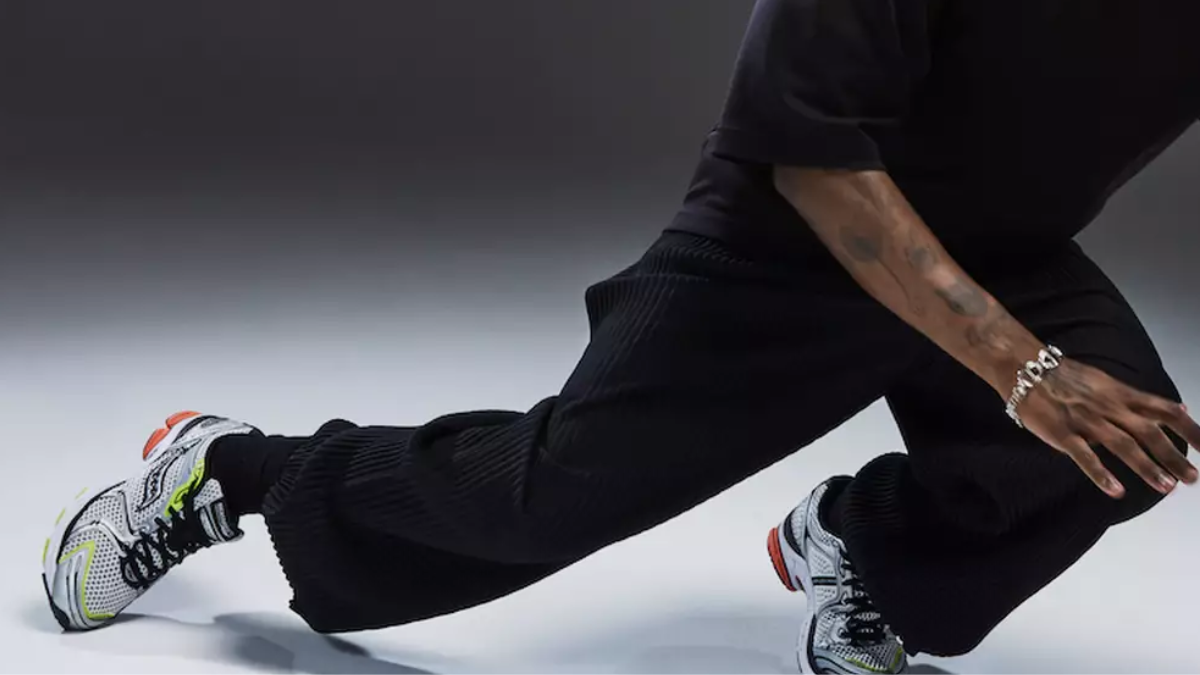 Hinh anh 9: Danh bong vong quay Sneaker cua ban voi 12 doi giay bac nay