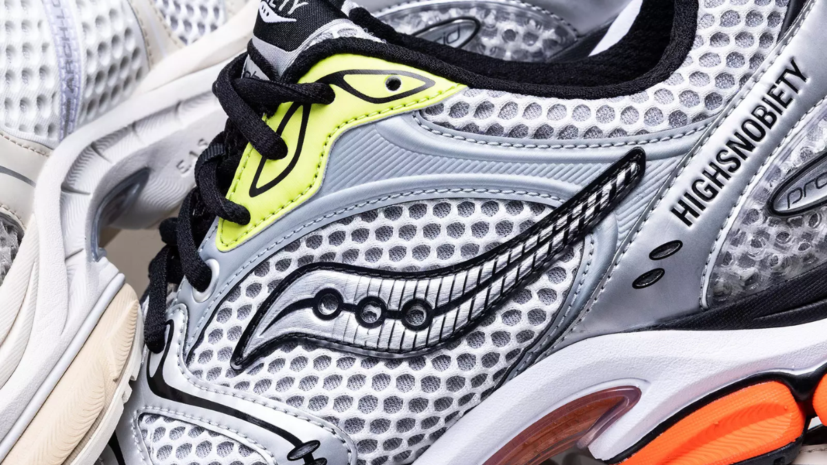 Danh bong vong quay Sneaker cua ban voi 12 doi giay bac nay