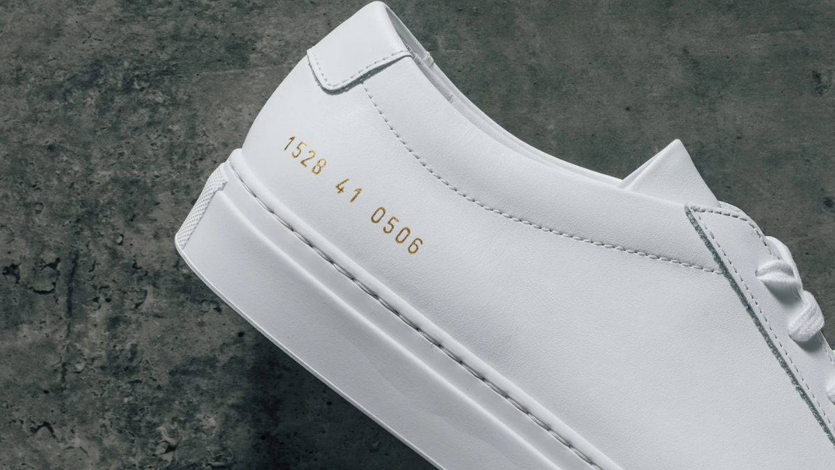 Hinh anh 1: Giay the thao mau trang co gi dac biet ma duoc yeu thich den vay?