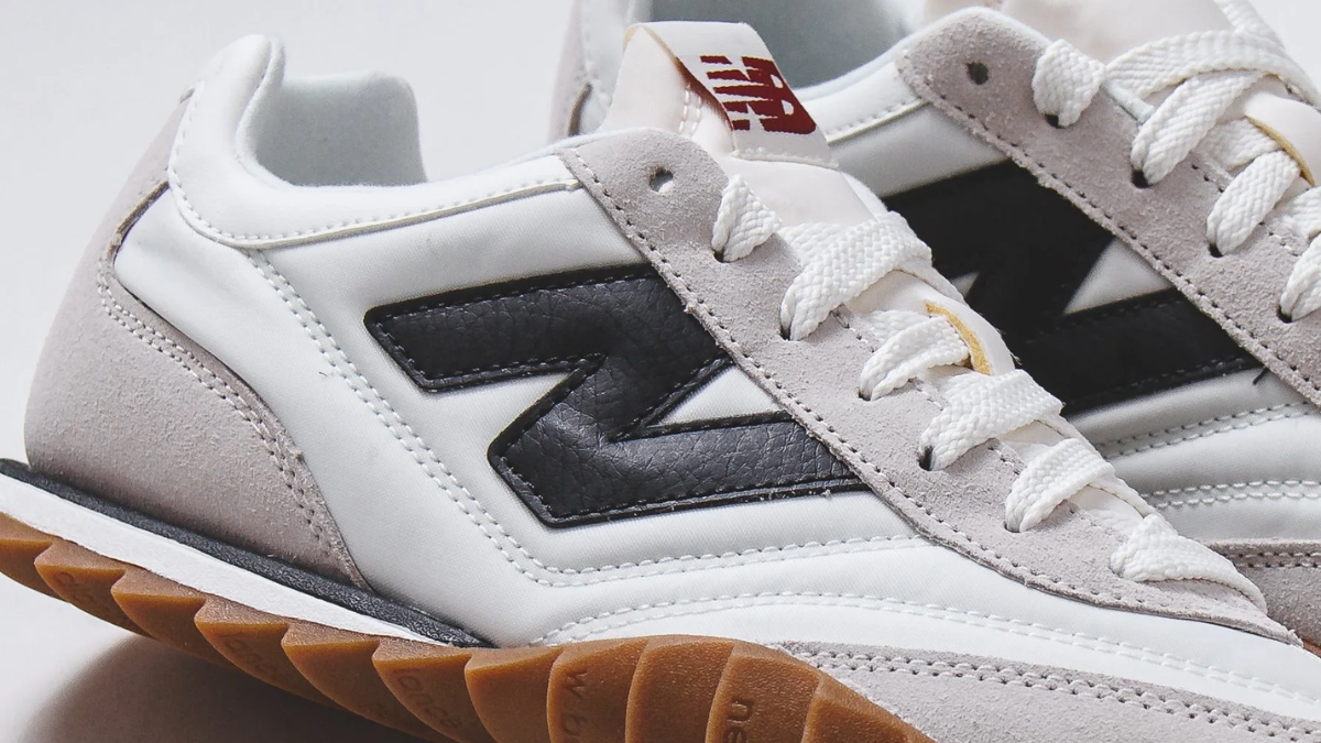 Hinh anh 13: Nhung doi sneaker ly tuong phu hop voi suit trong moi dip