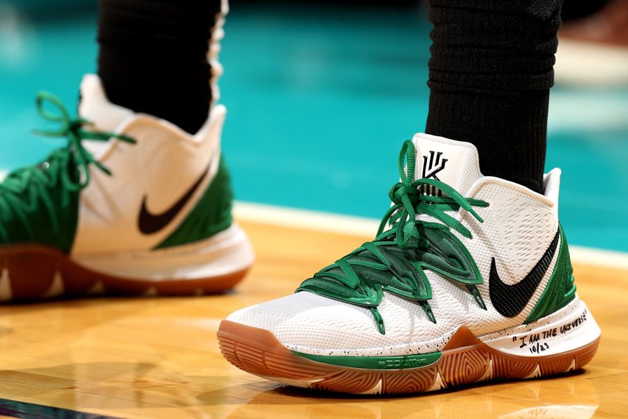 Nike Kyrie: Khi nghệ thuật và sự đột phá gặp gỡ trong một đôi giày Hinh anh 1: Nike Kyrie: Khi nghe thuat va su dot pha gap go trong mot doi giay