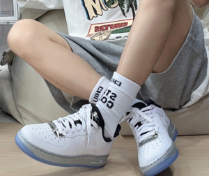 Giay Nike Air Force 1 '07 SE 'White Metallic Silver' DX6764-100