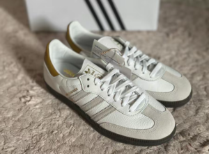 Giay Adidas x Kith Samba Classics 'Off White' IE4800