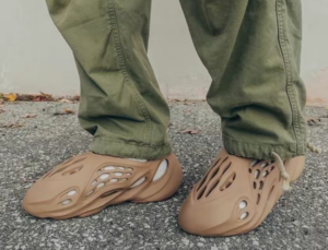 Giay Adidas Yeezy Foam RNNR 'Clay Red' HP5335