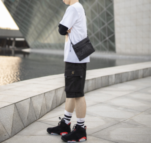 Giay Nike Air Jordan 6 Retro 'Black Infrared' 384665-060