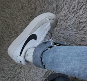 Giay Nike Blazer Low Platform 'White Black' DJ0292-101