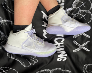 Giay Nike Kyrie Flytrap 4 'White Purple Pulse' CT1973-101