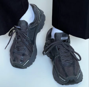 Giay Nike Vomero 5 'Triple Black' BV1358-003