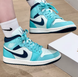 Giay Nike Air Jordan 1 Mid 'Bleached Turquoise' DZ3745-300