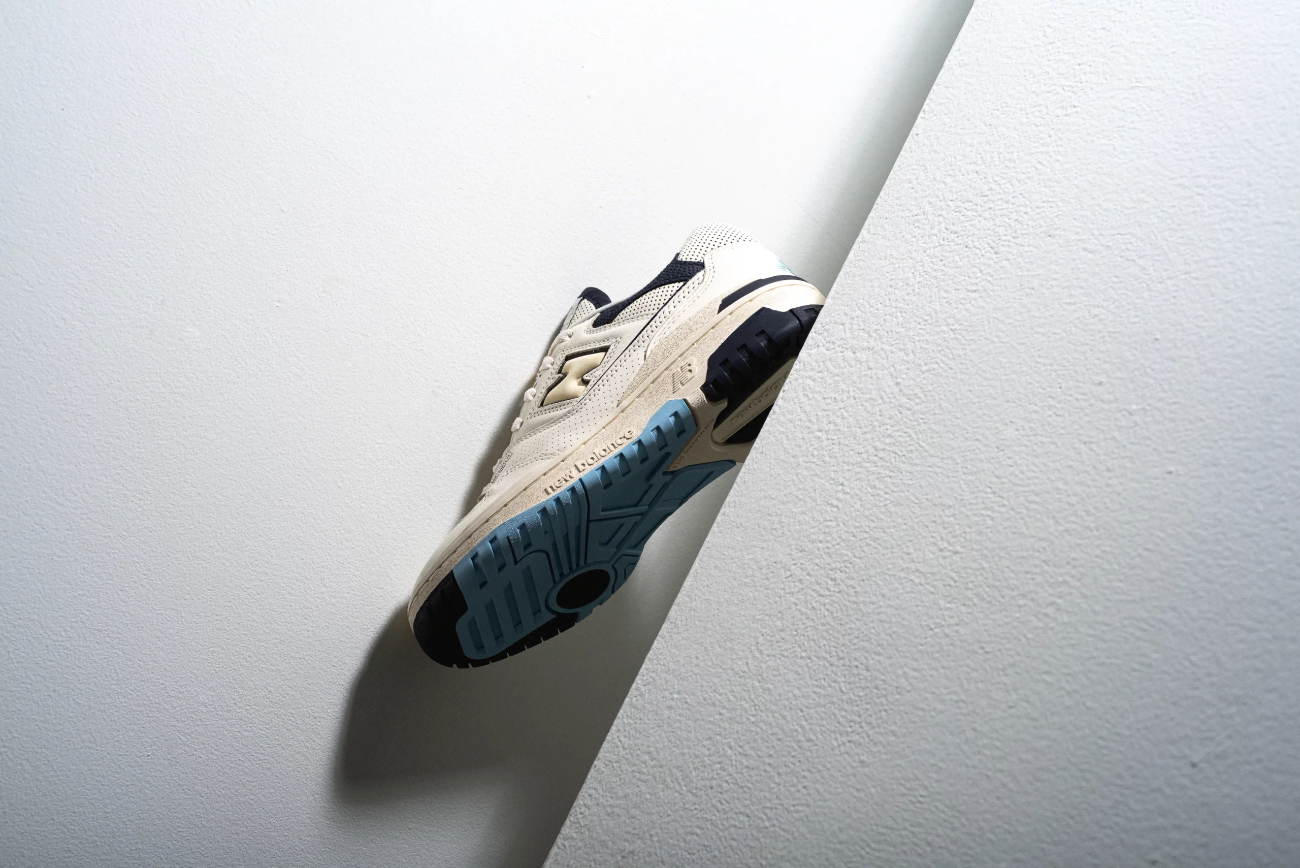 Hinh anh 3: Hinh anh dau tien ve phien ban Rich Paul x New Balance 550 "Forever Yours"