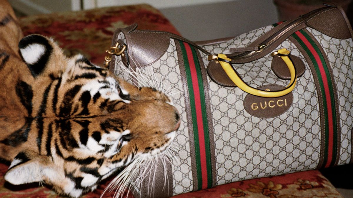 Top 5 vu kien rung dong nganh thoi trang the gioi