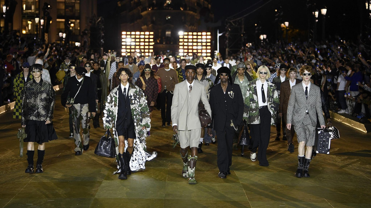 Pharrell Williams' Louis Vuitton Debut nhan ve 1 ty luot xem