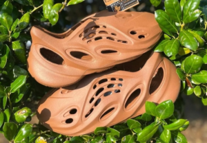 Giay Adidas Yeezy Foam RNNR 'Clay Red' HP5335