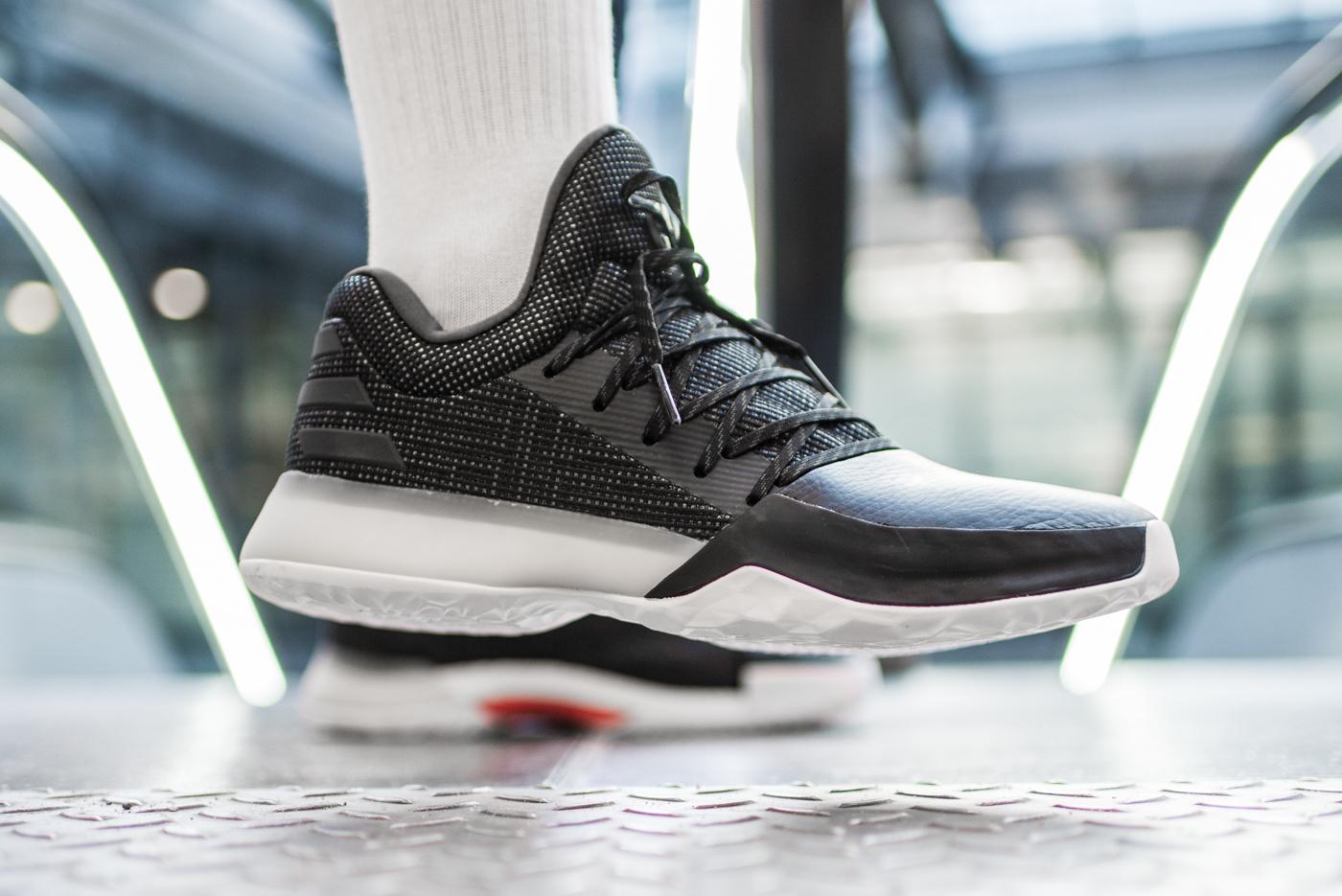 Adidas Harden: Sự hòa quyện giữa phong cách và hiệu suất vượt trội Hinh anh 2: Adidas Harden: Su hoa quyen giua phong cach va hieu suat vuot troi