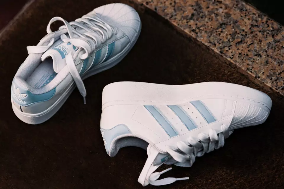 Hinh anh 4: Cung ngam nhin ADIDAS SUPERSTAR XLG: Mot cai tien moi